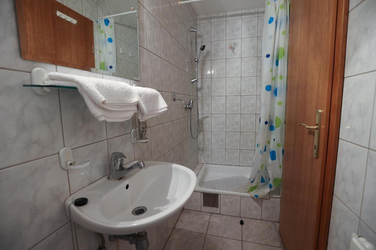Hostel - Rooms Kaj & Kaja Orehova vas المظهر الخارجي الصورة